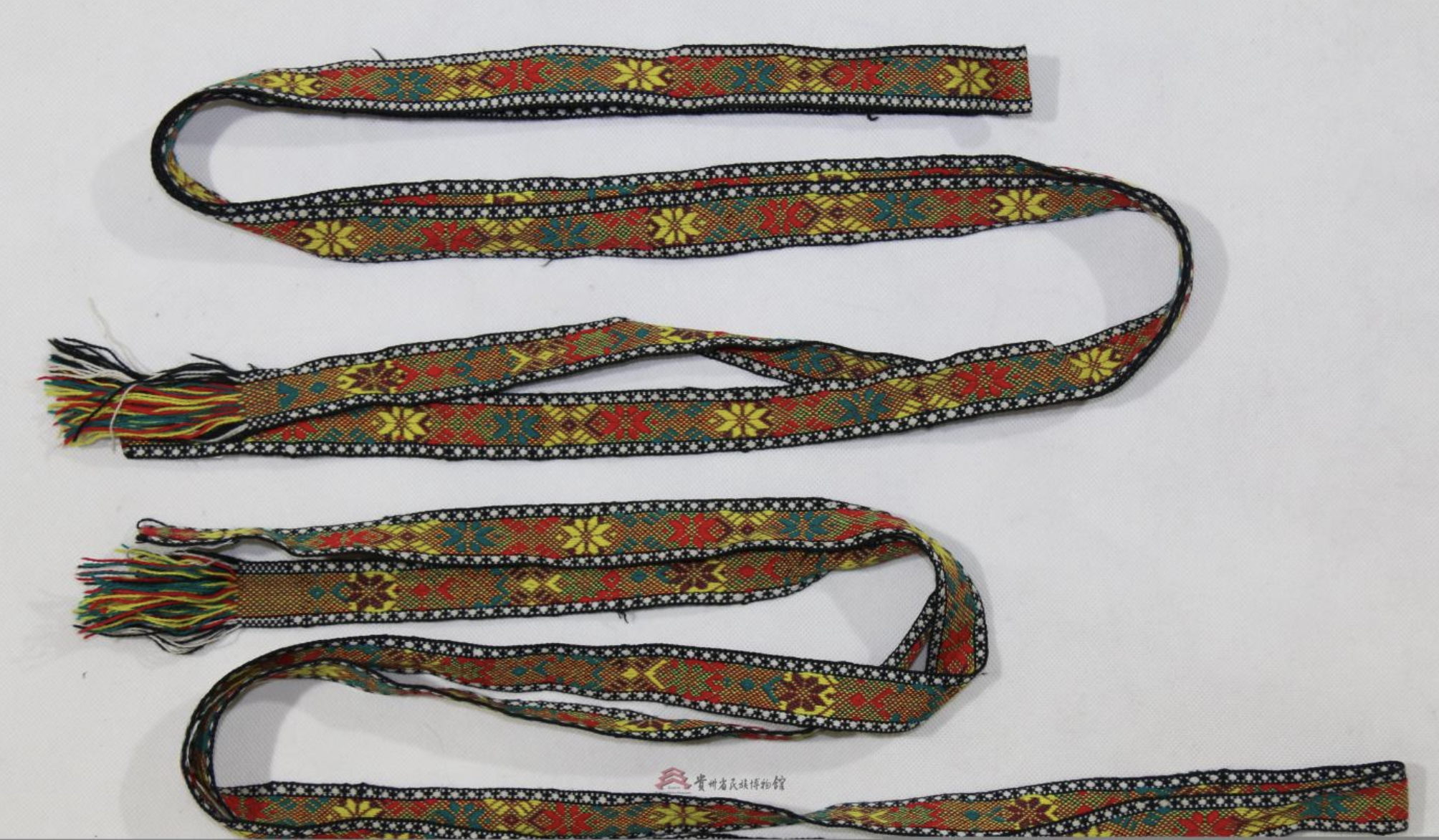 当代丹寨苗族织锦绑腿带