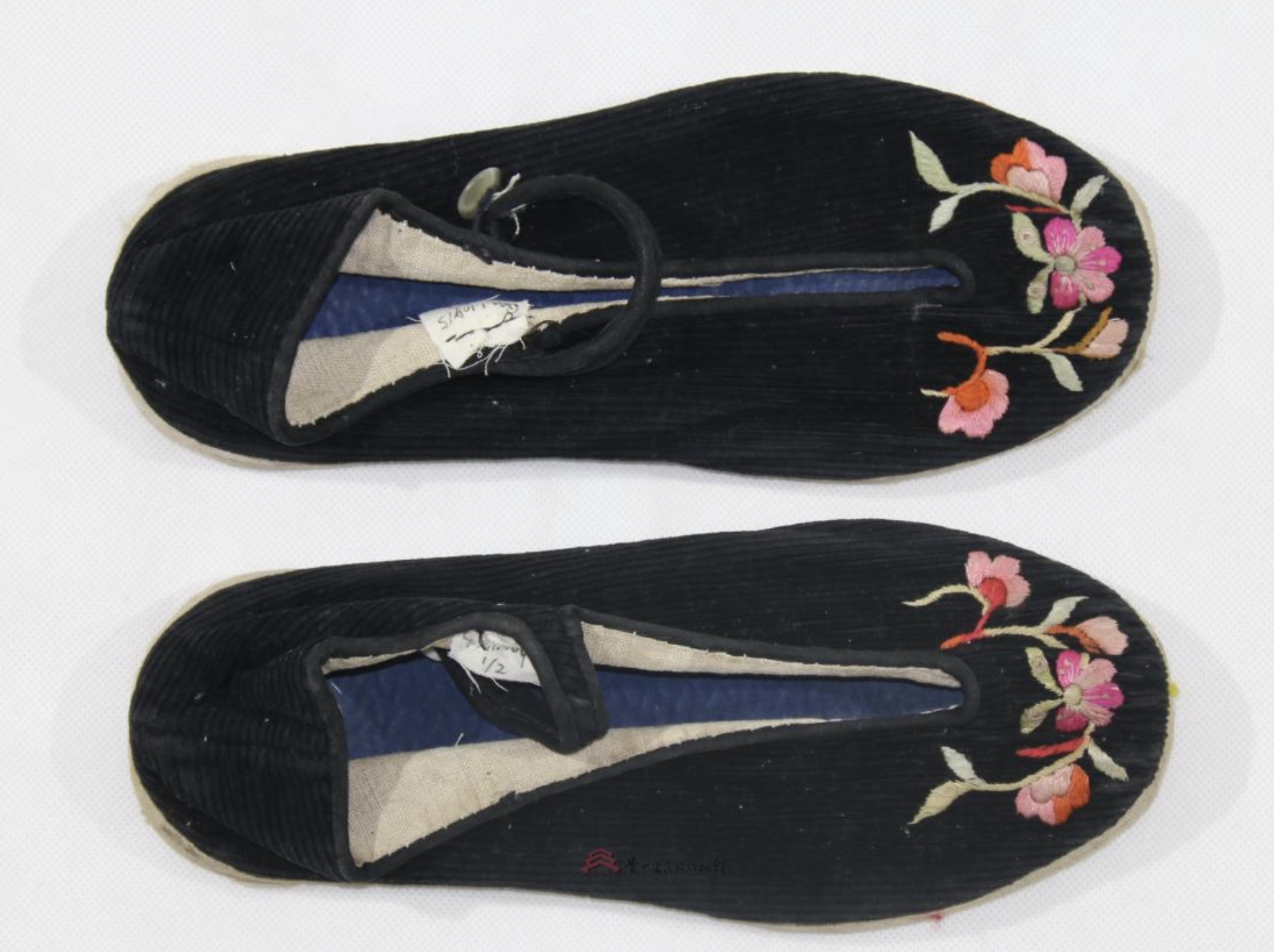 当代舟溪苗族平绣花纹鞋