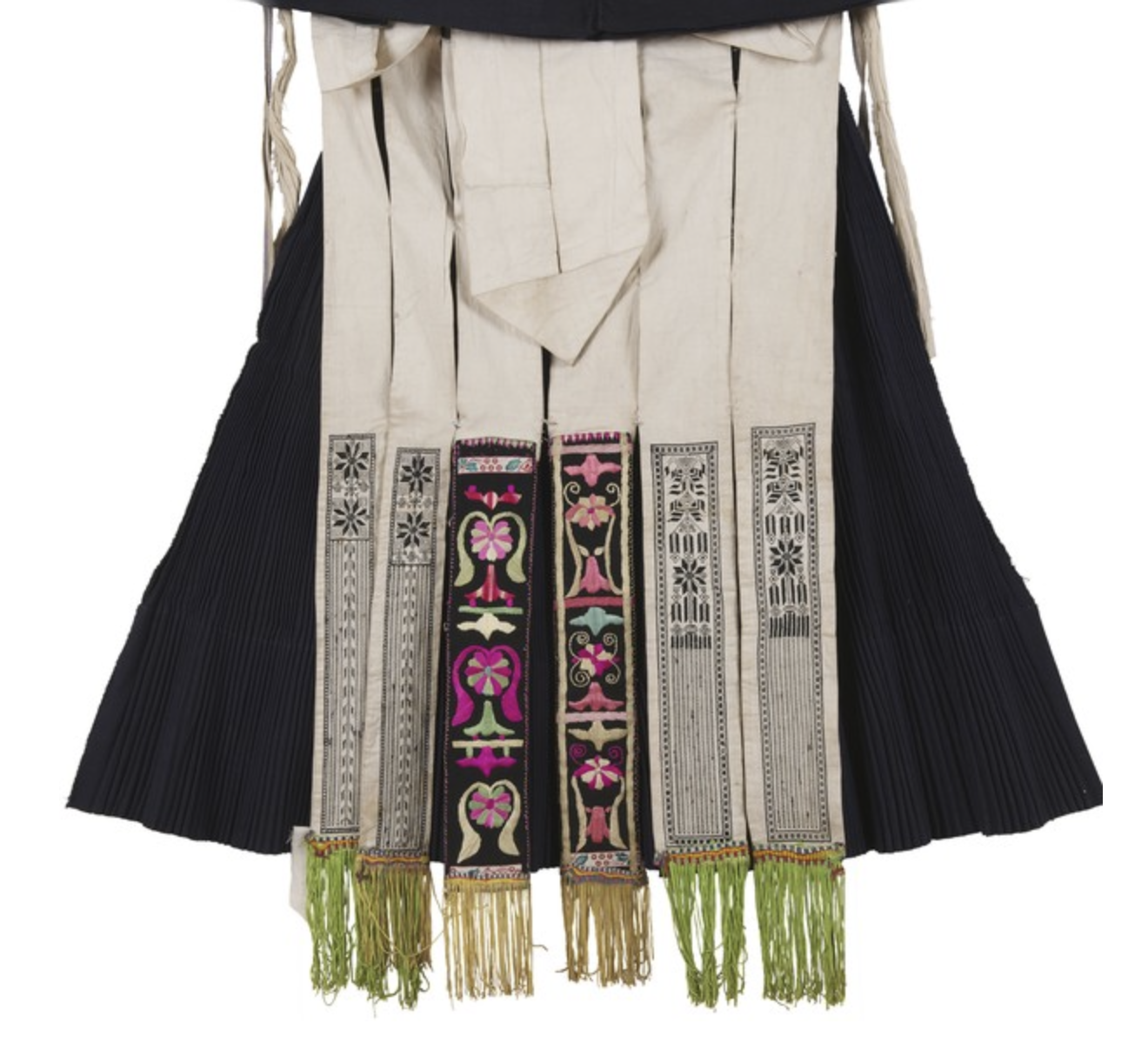 苗族数纱绣飘带围腰