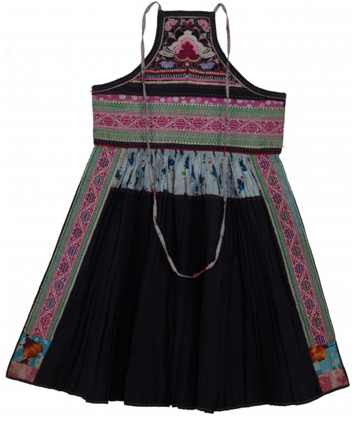 贵州省榕江县刺绣围兜