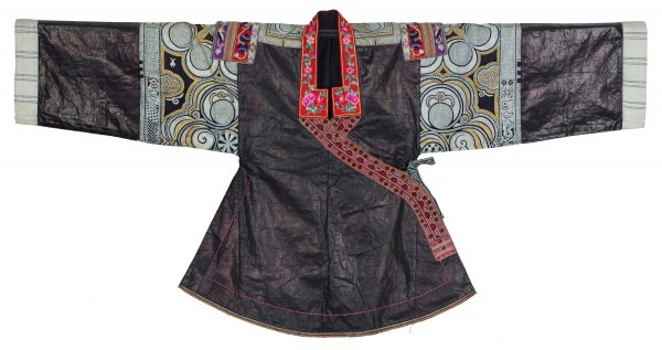 丹寨白领苗亮布蜡染刺绣左衽女上衣