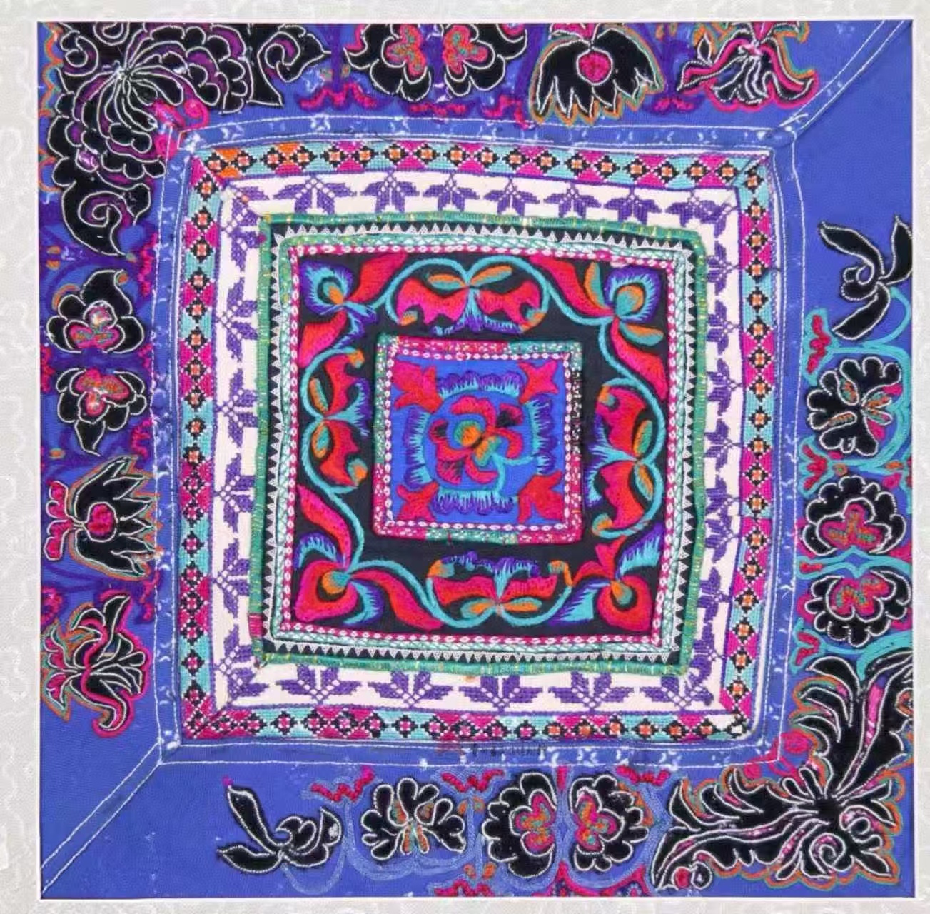 当代云南苗族平绣花卉纹头帕