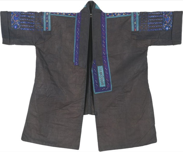 苗族亮布破丝堆绣对襟短袖女上衣