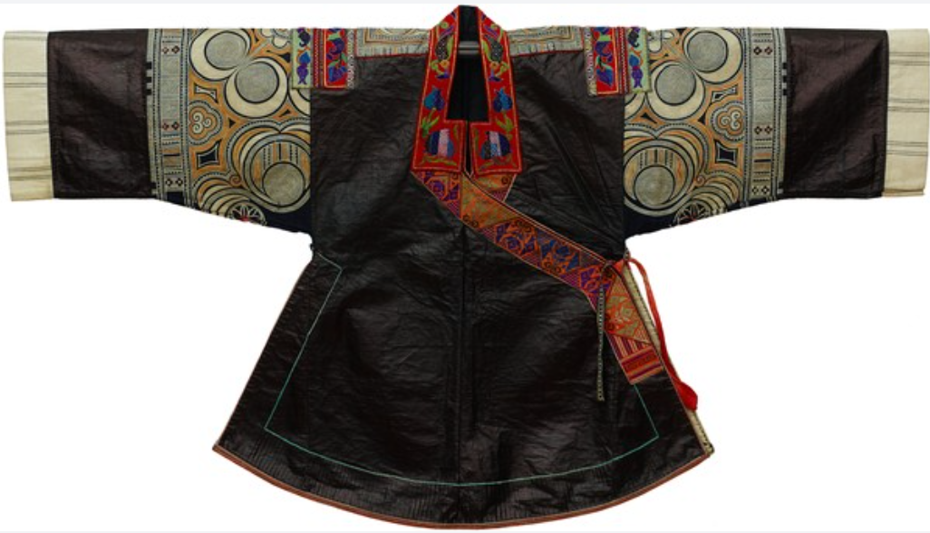 苗族亮布蜡染刺绣方领斜襟女上衣