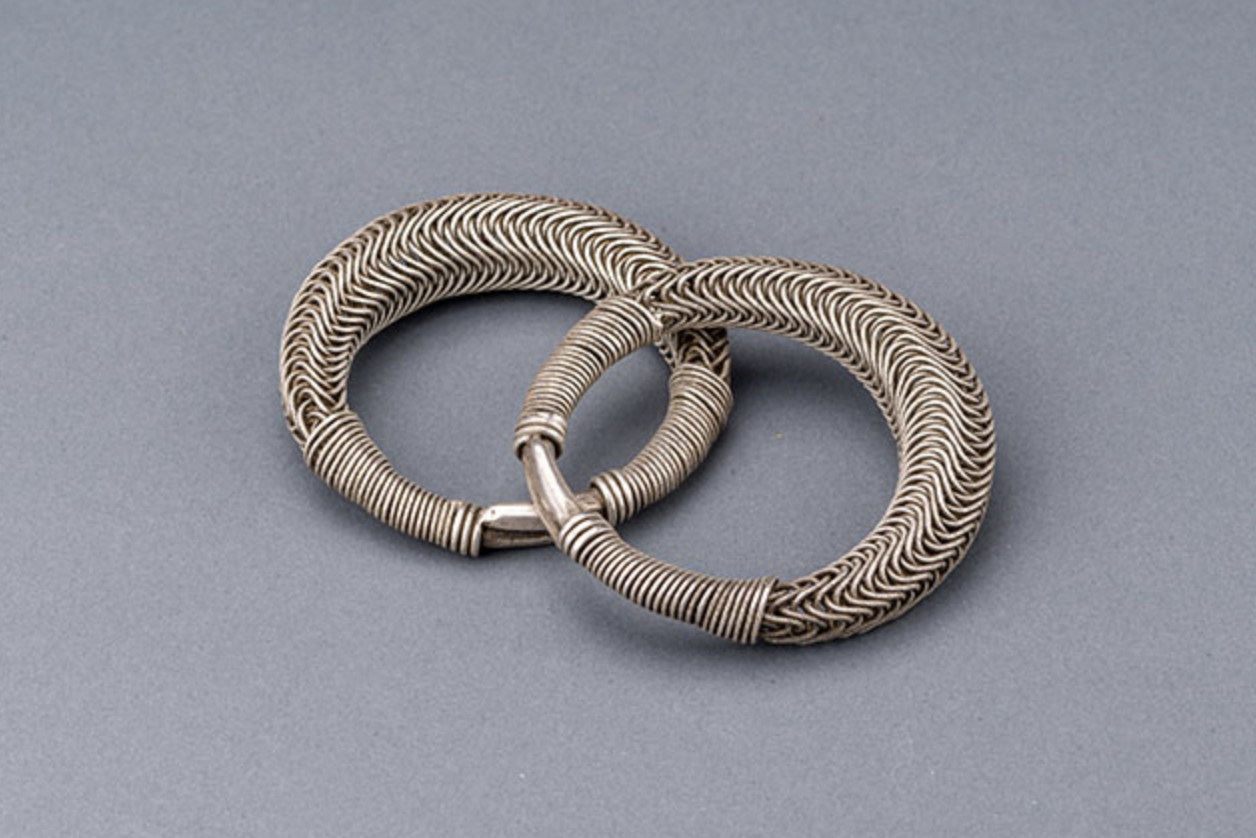 施洞苗编丝银手镯